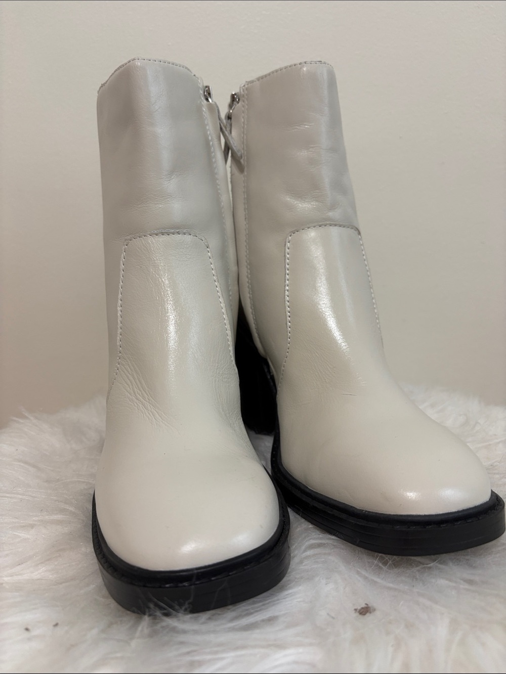 NWOT Steve Madden “Lina” Cream Leather Ankle Boots with Black Sole Sz 8